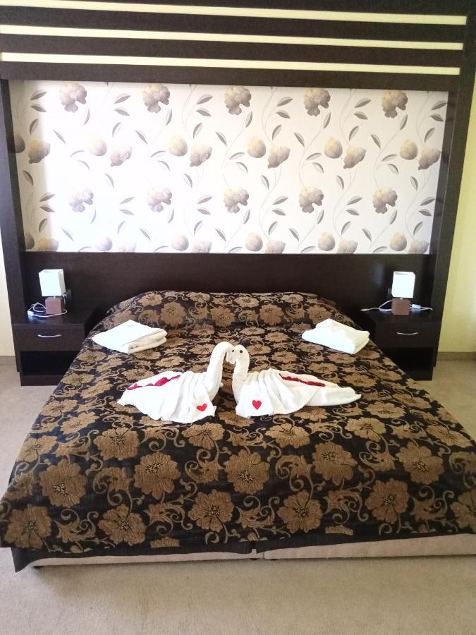 Park Hotel Stratesh Lovech Oda fotoğraf